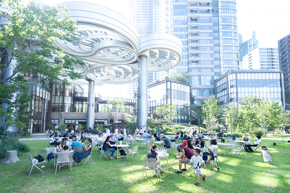 The approx. 6,000m² large Central Green with lush greenery (rendition)