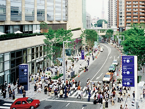 The area's main arterial road (Roppongi Keyakizaka-dori Street) after redevelopment