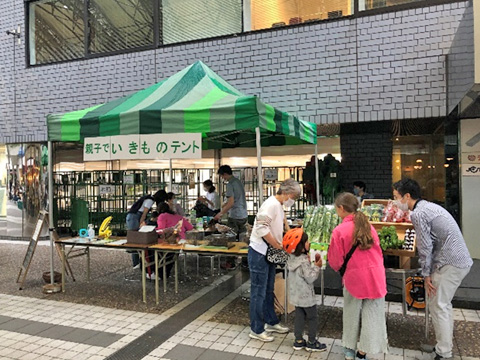 A 'living things' tent for parents and children