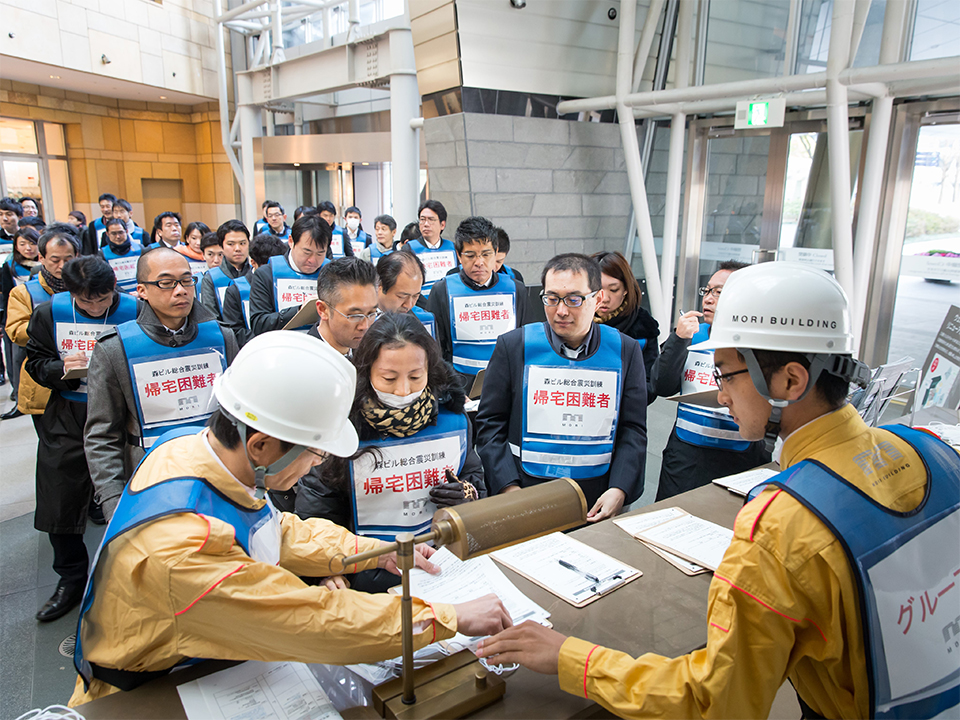 帰宅困難者受け入れを想定した訓練