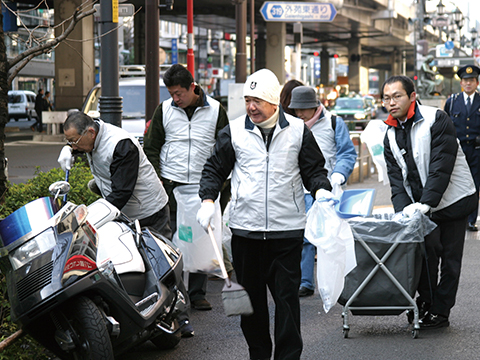 六本木ヒルズ自治会による街の清掃ボランティア活動